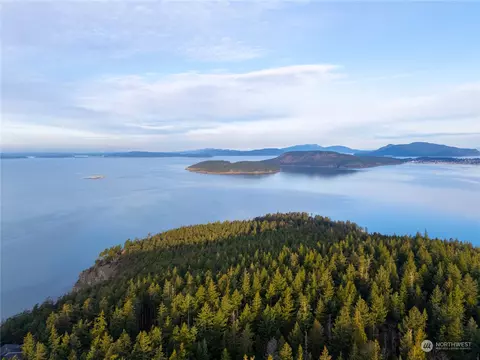 3482 Green Cliffs Rd, Anacortes, WA 98221