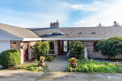 2166 Aurora Ct, Oak Harbor, WA 98277