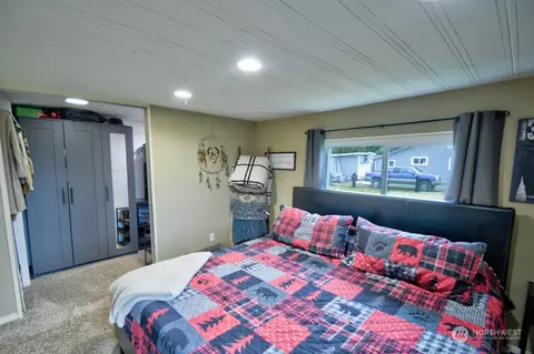 Bedroom - 386 Main St, Onalaska, WA 98570 photo 3 of 5