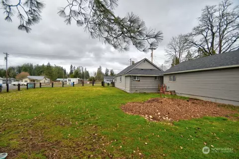 Exterior - 386 Main St, Onalaska, WA 98570 photo 5 of 10