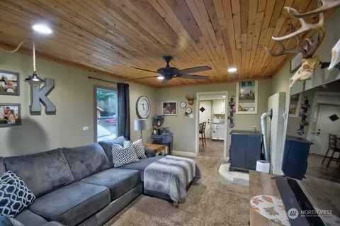 Living - 386 Main St, Onalaska, WA 98570 photo 2 of 5