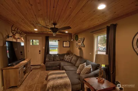 Living - 386 Main St, Onalaska, WA 98570 photo 1 of 5