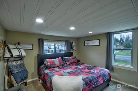 Bedroom - 386 Main St, Onalaska, WA 98570 photo 1 of 5