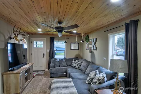 Living - 386 Main St, Onalaska, WA 98570 photo 4 of 5