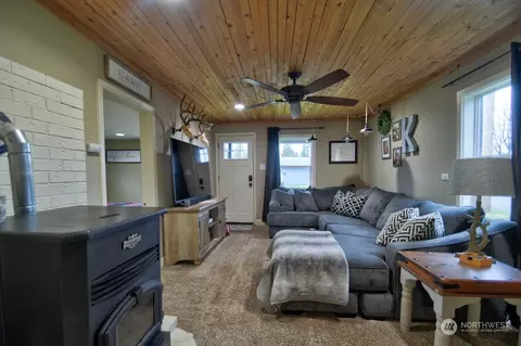 Living - 386 Main St, Onalaska, WA 98570 photo 5 of 5