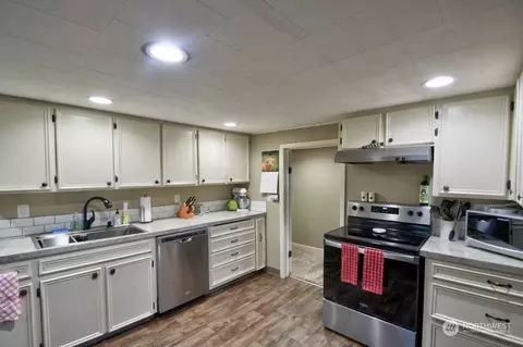 Kitchen - 386 Main St, Onalaska, WA 98570 photo 1 of 3