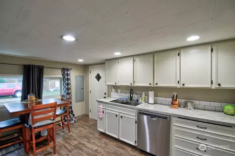 Kitchen - 386 Main St, Onalaska, WA 98570 photo 2 of 3
