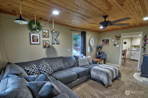 Living - 386 Main St, Onalaska, WA 98570 photo 3 of 5