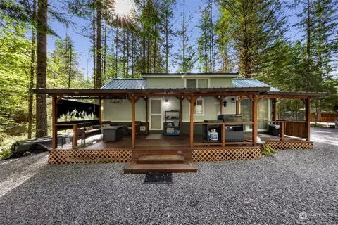 60 4 Christmas Tree Cir, Deming, WA 98244