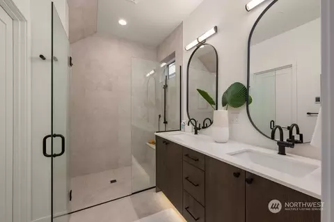 Bath - 1226 15th Ave E, Seattle, WA 98112 photo 2 of 4