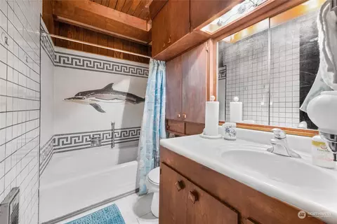 Bath - 23006 19th Ave SE, Bothell, WA 98021 photo 1 of 4