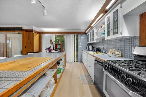 Kitchen - 23006 19th Ave SE, Bothell, WA 98021 photo 3 of 3