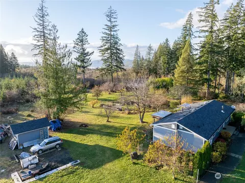 890 E Cedar St, Belfair, WA 98528