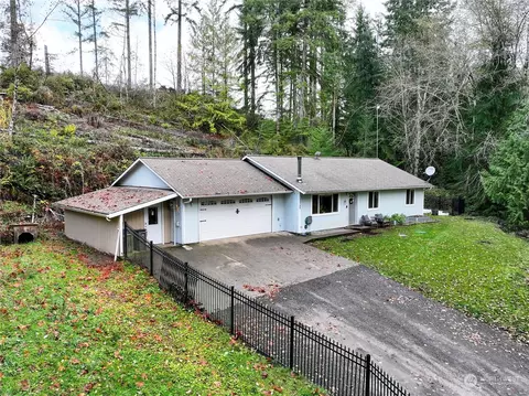 13700 W Critter Creek Ln, Bremerton, WA 98312