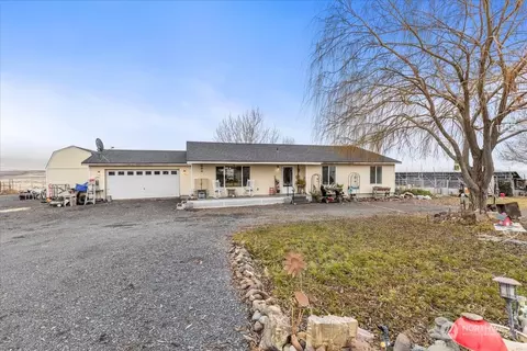 501 E Huntzinger Rd, Selah, WA 98942