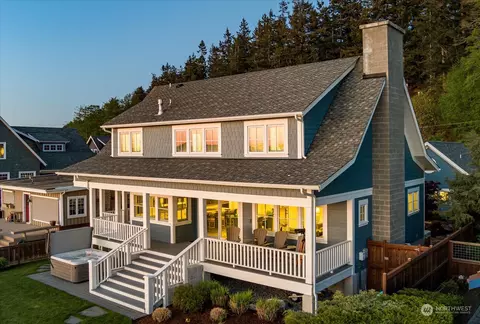 6496 Bay Rd, Freeland, WA 98249