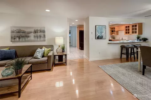1705 157th Ave NE #A102, Bellevue, WA 98008