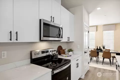 Kitchen - 19524 16th Ave SE #A6, Bothell, WA 98012 photo 7 of 10