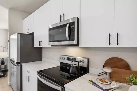 Kitchen - 19524 16th Ave SE #A6, Bothell, WA 98012 photo 6 of 10