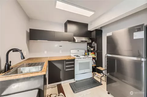 Kitchen - 10 E Casino Rd #13, Everett, WA 98208 photo 1 of 2