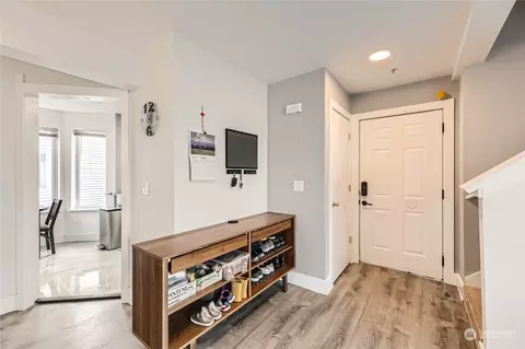 Entry Way - 10 E Casino Rd #13, Everett, WA 98208 photo 2 of 2