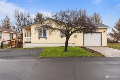 3211 W Wapato Dr #18, Moses Lake, WA 98837
