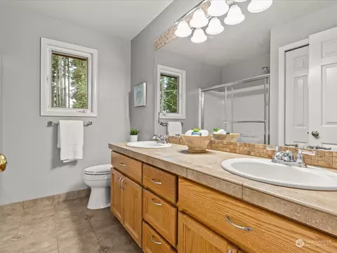 Bath - 2901 214th St SE, Bothell, WA 98021 photo 2 of 4
