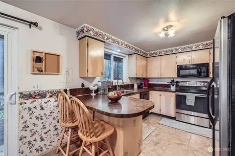 Kitchen - 3002 120th Pl SE, Everett, WA 98208 photo 2 of 2