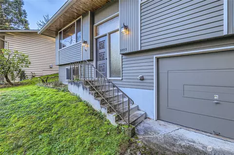 Exterior - 3002 120th Pl SE, Everett, WA 98208 photo 2 of 4
