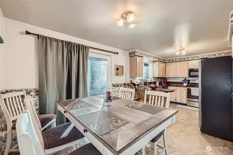 Dining - 3002 120th Pl SE, Everett, WA 98208 photo 1 of 1