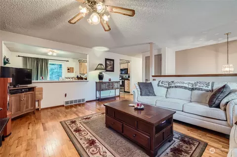 Living - 3002 120th Pl SE, Everett, WA 98208 photo 2 of 3