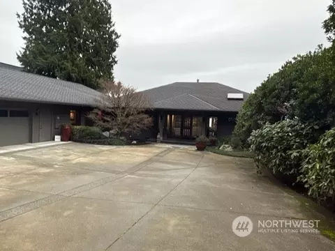 5066 Rockaway Beach Rd NE, Bainbridge Island, WA 98110