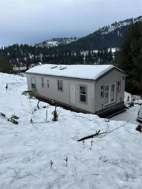 8715 Mad Dog Ln, Peshastin, WA 98847