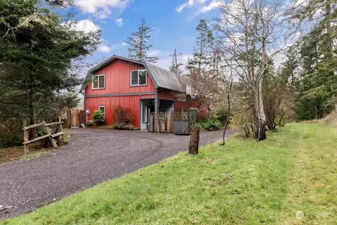 581 Ellwood Dr, Coupeville, WA 98239