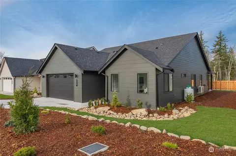 2870 Hazelwood Dr, Blaine, WA 98230