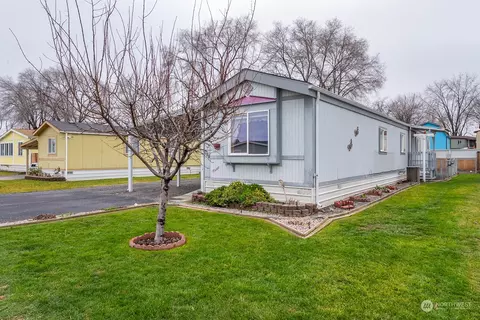 3010 W Peninsula Dr #104, Moses Lake, WA 98837