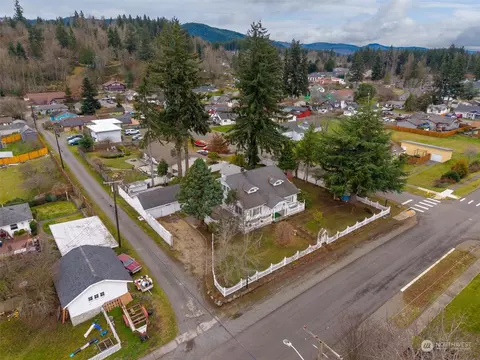 303 Carter St W, Eatonville, WA 98328