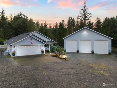 17116 Vail Loop SE, Rainier, WA 98576