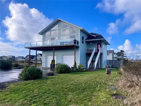 1445 Diamond Head Ave SW, Ocean Shores, WA 98569