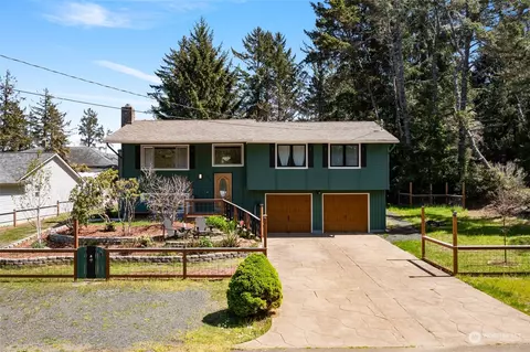 902 N Baker St, Westport, WA 98595