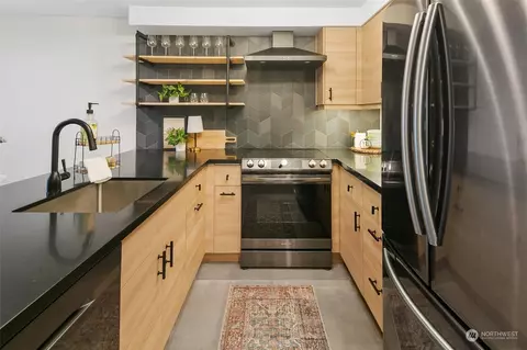 9200 Greenwood Ave #207, Seattle, WA 98103