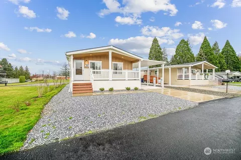 943 Pine Dr, Enumclaw, WA 98022