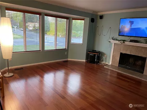 Living - 2226 169th Pl SE, Bothell, WA 98012 photo 2 of 4