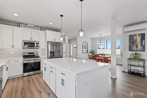 Kitchen - 1043 Boyle St, Enumclaw, WA 98022 photo 1 of 5