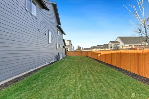 Exterior - 1043 Boyle St, Enumclaw, WA 98022 photo 3 of 5