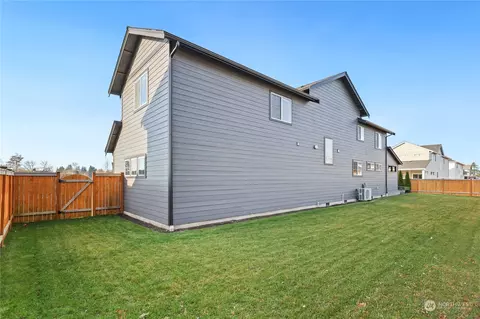 Exterior - 1043 Boyle St, Enumclaw, WA 98022 photo 4 of 5