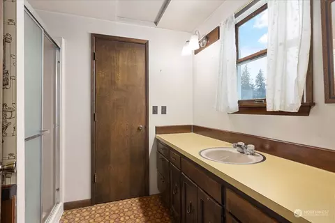 Bath - 35131 Mann Rd, Sultan, WA 98294 photo 2 of 2