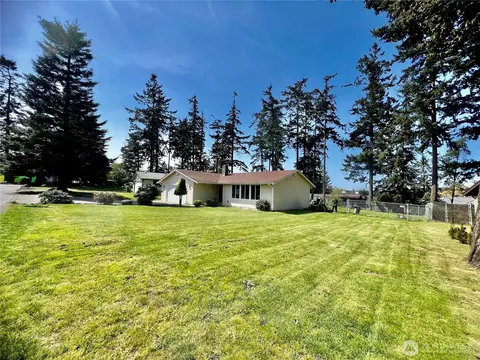 2137 N Colonial Way, Oak Harbor, WA 98277