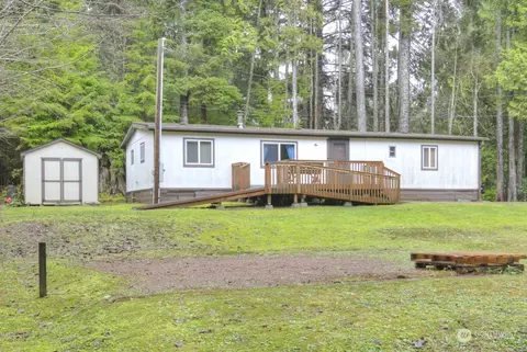 39 Moonrise Ln, Pacific Beach, WA 98571