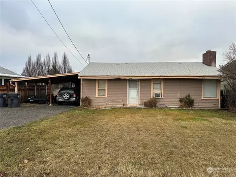 321 S Holly Dr, Moxee, WA 98936